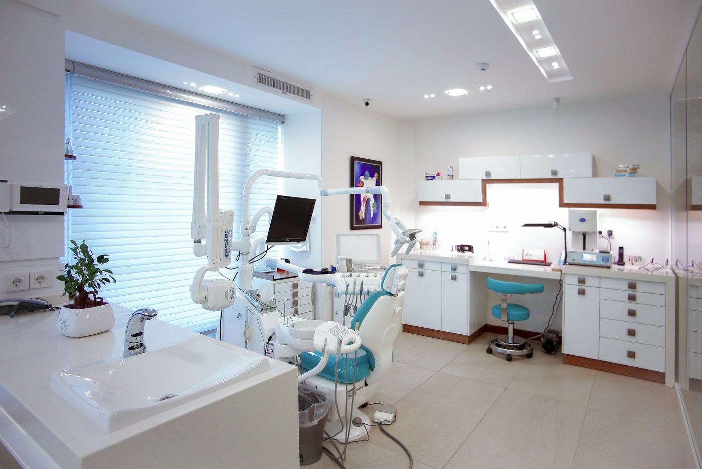 A welcoming environment — representative dental photograph